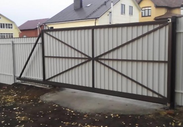 Ручные откатные ворота из профлиста